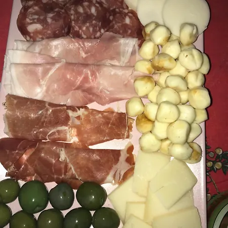 Angolo Paradiso לינה וארוחת בוקר